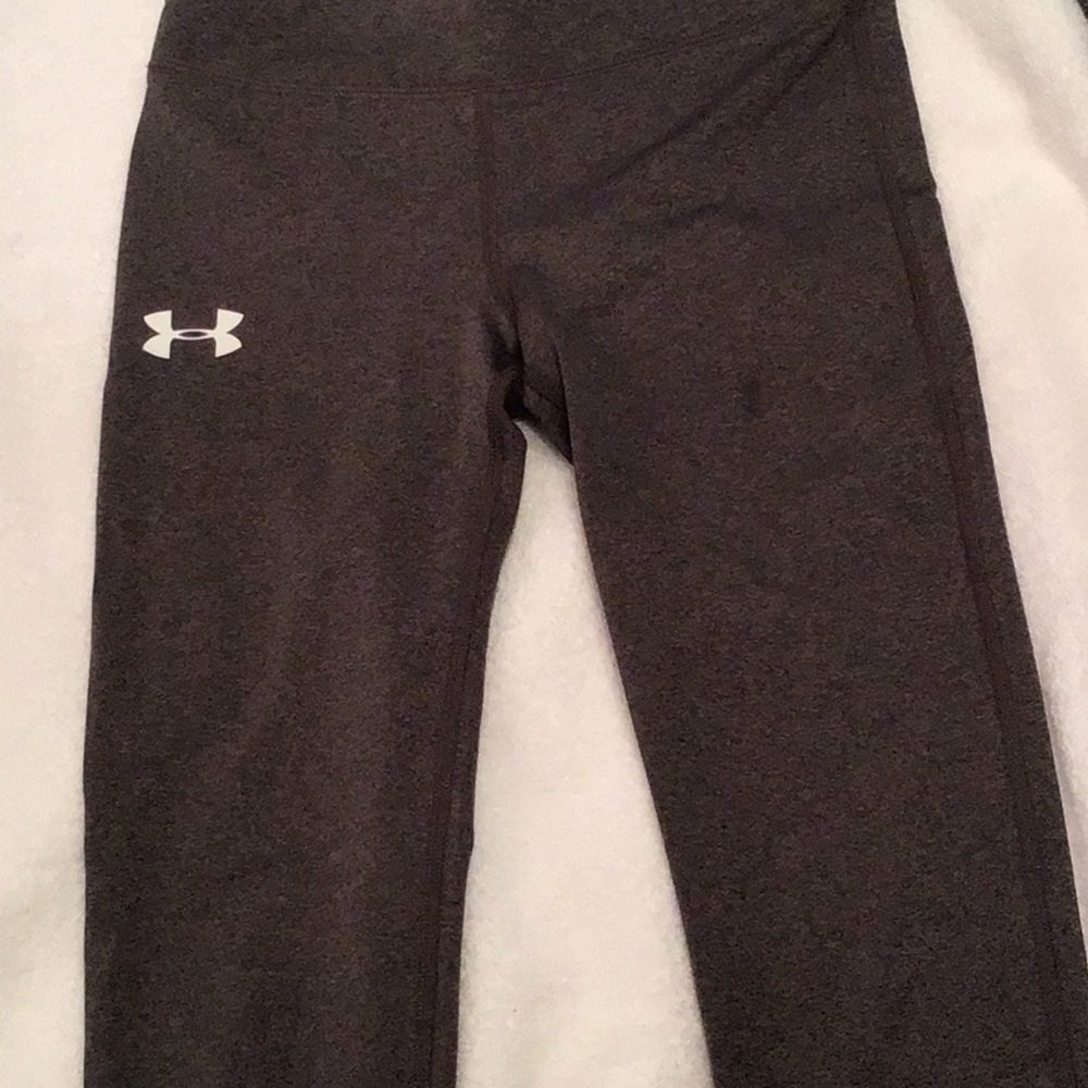 Under armor gray capris